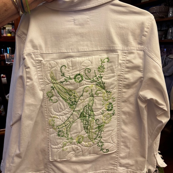 New Look Upcycled White Denim Jacket Birds in Flight Quilt Patching - Picture 1 of 5